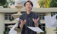 Lướt trên nốt nhạc, hòa cùng giai điệu của MV &apos;Starry Night&apos;