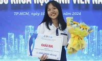 Hương sen trên đất phù sa: Hành trình tỏa sáng của nữ sinh ngành Luật