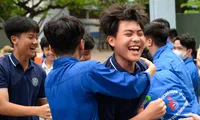 Đề Ngữ văn &apos;dễ viết&apos;, sĩ tử Hà Nội tự tin đạt điểm 8