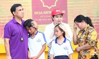 MC Quyền Linh bật khóc nhắc về tuổi thơ cơ cực, từng bỏ học để nhường em đến lớp