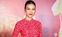 Hiếm khi &apos;Á hậu mặt mộc đẹp nhất&apos; diện kín như bưng mà thần thái bất chấp mọi &apos;góc chết&apos;