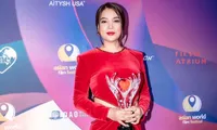 Không hổ danh &apos;chân dài đắt show bậc nhất thập niên 1990&apos;, diện đồ kín vẫn khoe trọn &apos;body sexy&apos;