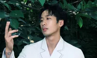 Tuấn Trần lộ diện sau khoảng thời gian ở ẩn, vẻ &apos;nam thần&apos; thăng hạng