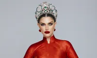 &apos;Hoa hậu đẹp nhất thế giới&apos; khiến dân tình tò mò khi đổi vương miện thành nón lá Việt Nam