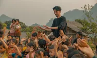 Rapper Đen Vâu: &apos;Chữ Tử tế nó vĩ đại lắm, mình chưa đủ sức để đeo lên đâu!&apos;