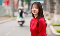 Cô giáo gen Z sở hữu &apos;visual thần tiên tỷ tỷ&apos; cùng bảng thành tích tiếng Nhật và tiếng Anh cực &apos;choáng&apos;