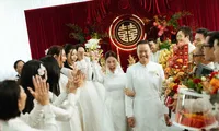 Toàn cảnh lễ gia tiên của Diễm My 9X: Dàn &apos;mỹ nhân&apos; khoe &apos;visual&apos; xinh đẹp, diện áo dài trắng đơn giản và nhiều cảm xúc