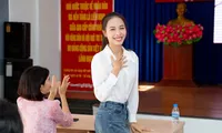 Vừa đạt danh hiệu Á hậu quốc tế, ‘nàng Hậu’ Việt xuất hiện với hình ảnh mộc mạc, làm điều ý nghĩa đầu năm