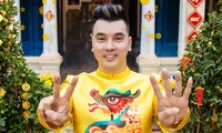 Đón Tết sớm, Ưng Hoàng Phúc xuất hiện đầy khác lạ, không còn vẻ lịch lãm mà theo phong cách gen Z
