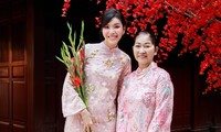 Siêu mẫu Minh Tú dành trọn Tết 2024 cho gia đình, đi cùng &apos;người đặc biệt&apos; xin chữ đầu Xuân