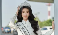 Mỹ nhân học chuyên Anh, Trần Huyền Trang hóa ‘nữ tổng tài cực ngầu’, lên đường chinh chiến Hoa hậu quốc tế
