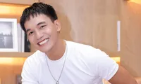&apos;Chàng thơ&apos; mới của điện ảnh Việt sở hữu body 6 múi, &apos;gây sốt&apos; cõi mạng với loạt clip &apos;triệu view&apos;