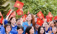 Các &apos;nàng Hậu&apos; Việt xúc động trong lễ chào cờ &apos;Tôi yêu Tổ quốc tôi&apos;, hướng đến Đại lễ 30/4