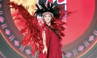 Hoa hậu Việt Nam Tiểu Vy diễn &apos;vedette&apos; quảng bá văn hoá Tây Nguyên từ sáng tạo của nhà thiết kế Việt Hùng