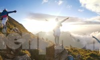 Lên đỉnh &apos;Thiên đường săn mây, bắt gió&apos; Tà Chì Nhù