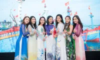 Dàn người đẹp mặc áo dài do Ngọc Hân thiết kế để ủng hộ giải “Tiền Phong Marathon“