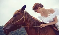 Đã quen nhìn Ngọc Trinh hở bạo, khán giả sẽ bất ngờ với Ngọc Trinh dịu dàng kín đáo