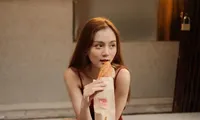 Người tô màu ký ức cho những chiếc bánh mì giữa lòng Hà Nội