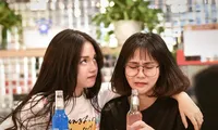 Linh Ngọc Đàm “đối đầu” MisThy trong hình tượng game giống “Tomb Raider” và “Cooking Mama“