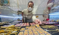 Vàng trong nước tăng vọt, cao hơn cả giá ngày Thần Tài