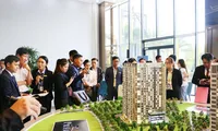 Doanh nghiệp bất động sản &apos;đói&apos; vốn phải vay nóng lãi suất rất cao
