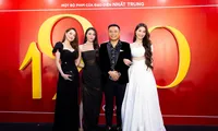 Diễm My 9X bị người lạ giật micro khóc lóc tại sự kiện, netizen: &quot;Bớt chiêu trò giùm đi!&quot;