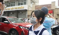 Thầy cô và Gen Z &quot;react&quot; đề thi Ngữ Văn 10 TP.HCM: Không đánh đố, phân loại học sinh khá tốt