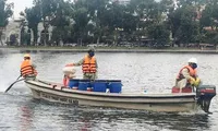 Hà Nội làm sạch nhiều hồ trên địa bàn bằng chế phẩm Redoxy-3C