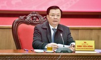 Bí thư Thành uỷ Hà Nội Đinh Tiến Dũng