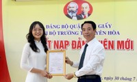 Nữ sinh Hà Nội đỗ 4 trường đại học tốp đầu được kết nạp Đảng