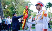 Thủ tướng Phạm Minh Chính dâng hương tưởng niệm các Anh hùng, liệt sỹ tại Nghĩa trang A1