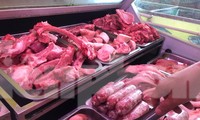 Heo đông lạnh nhập khẩu có giá rẻ hơn heo nóng trong nước đến 60.000 đồng/kg