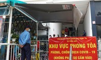 Một block thuộc chung cư Phú Hoàng Anh (huyện Nhà Bè) được phong tỏa (ảnh: HCDC)