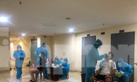 Cận cảnh TPHCM lấy mẫu xét nghiệm COVID-19 tại nhà