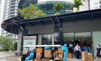 Người dân góp sức cùng tuyến đầu chống dịch COVID-19.