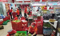 Được cấp thêm giấy đi đường, siêu thị tăng cường nhân lực, mở thêm điểm bán để phục vụ hàng hóa