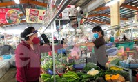 Tiểu thương mừng rơn khi lại được ra chợ