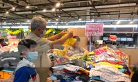 Nhiều sản phẩm khuyến mãi mùa Tết hút khách mua sắm