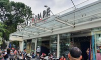 Ki-ốt trùm bạt, nhân viên ngồi chơi sau vụ &apos;thiên đường mua sắm&apos; bị đột kích