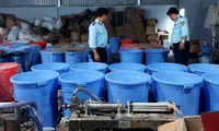 Đột kích kho mỹ phẩm làm đẹp &apos;công nghệ xô chậu&apos; lớn nhất từ trước đến nay 