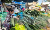 Hiu hắt chợ lá dong duy nhất ở Sài Gòn ngày cuối năm