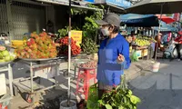 Chi tiêu Tết Đoan Ngọ: Chỉ dám mua bó lá xông