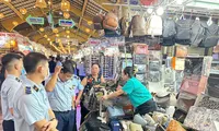 Chợ Bến Thành bị kiểm tra, Saigon Square vội vã đóng cửa