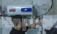 Người dân bất an vì bờ kè sạt lở gây nứt nhà