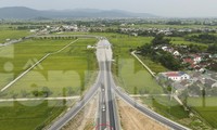 Tài xế lúng túng vì vạch kẻ đường, biển báo ‘dễ nhầm’ trên cao tốc qua Hà Tĩnh