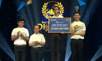 Cuộc thi Đường lên đỉnh Olympia năm thứ 19 đã tìm ra thí sinh đầu tiên lọt vào vòng chung kết năm là Trần Thế Trung (Trường THPT chuyên Phan Bội Châu, Nghệ An). Ảnh: FBCT