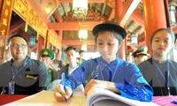 120 gương dân tộc thiểu số dâng hương, ghi sổ vàng Văn Miếu - Quốc Tử Giám