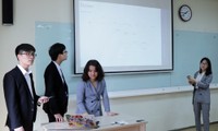 Sinh viên sáng chế ứng dụng lấy mẫu xét nghiệm, khám bệnh tại nhà