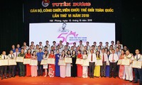 Năm 2020, giải thưởng được trao cho 56 gương. (Trong ảnh, lễ trao giải thưởng năm 2019)