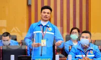 Chàng nông dân ngủ cầu thang nuôi chí làm giàu, gói mỳ tôm chia hai bữa